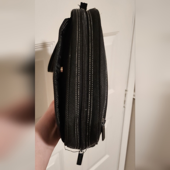 Marie Claire Cosmetic Wristlet Pouch Black 10" X 7. 5" - Picture 5 of 10